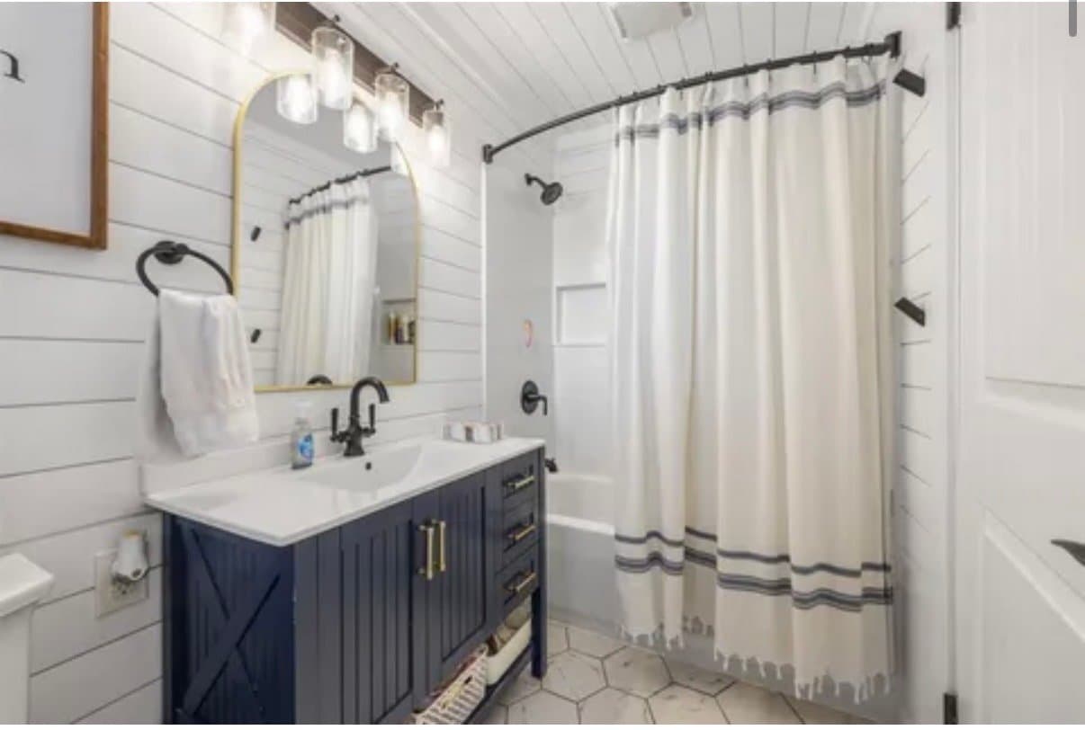 Wimberley House: 1071 Rolling Hills drive
