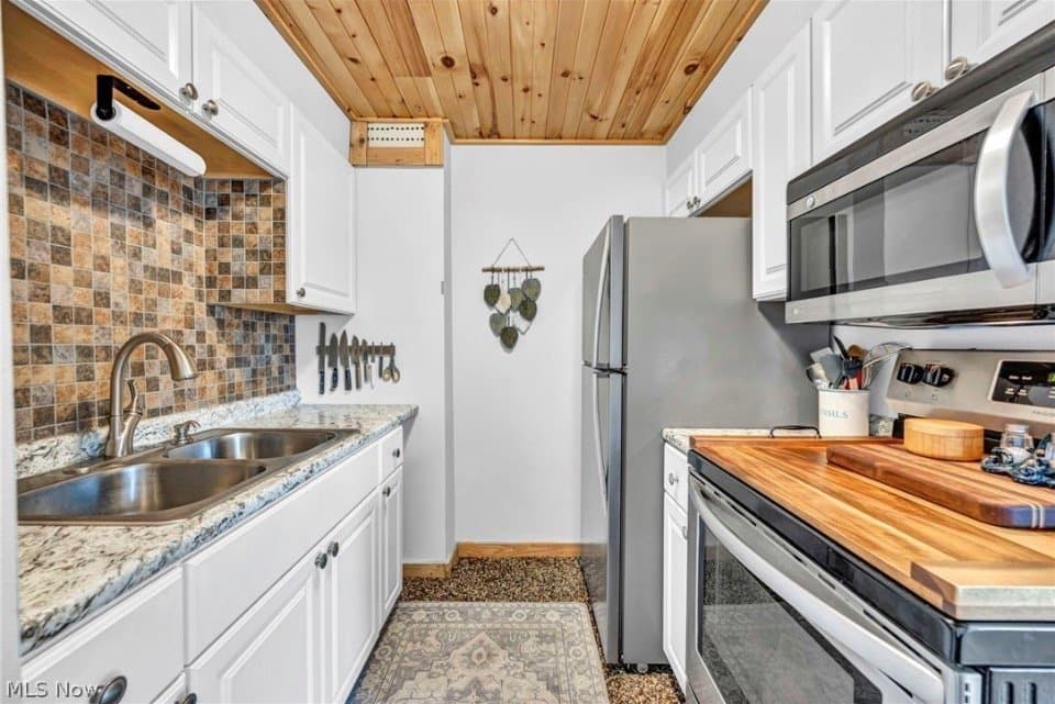 Lakewood Condo: 11850 Edgewater Drive
