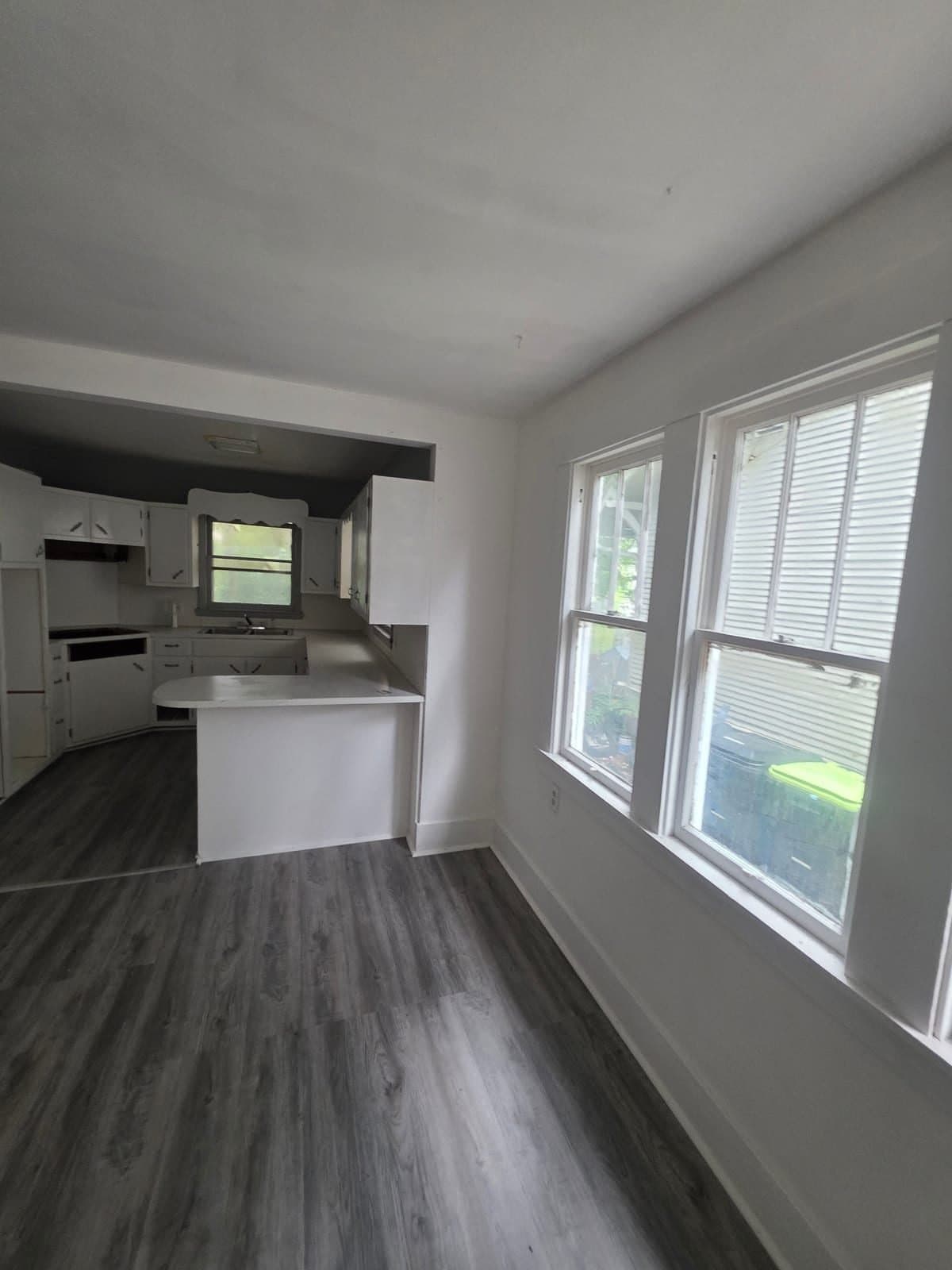 Decatur House: 712 W Waggoner St