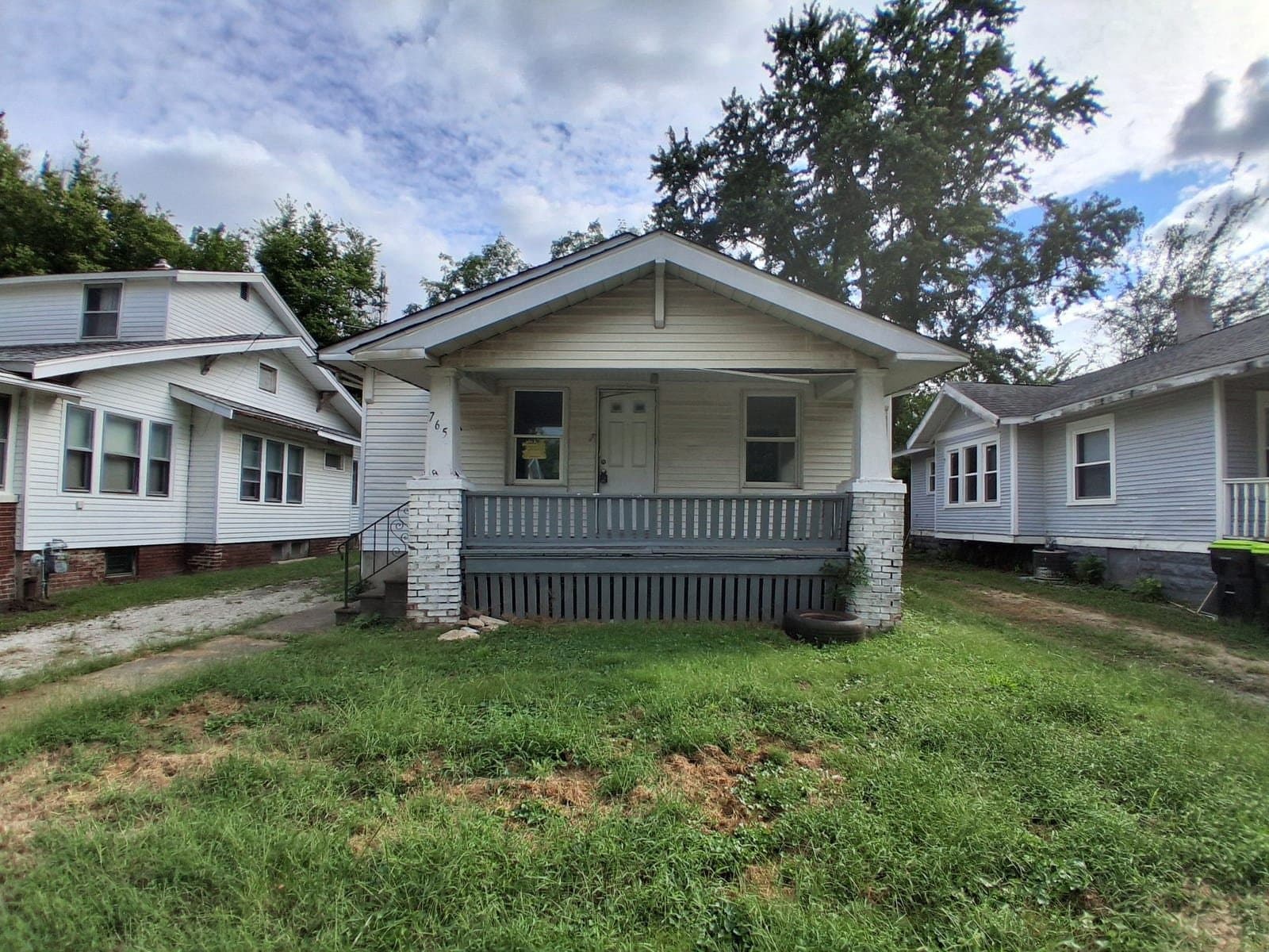 Decatur House: 765 W Division St