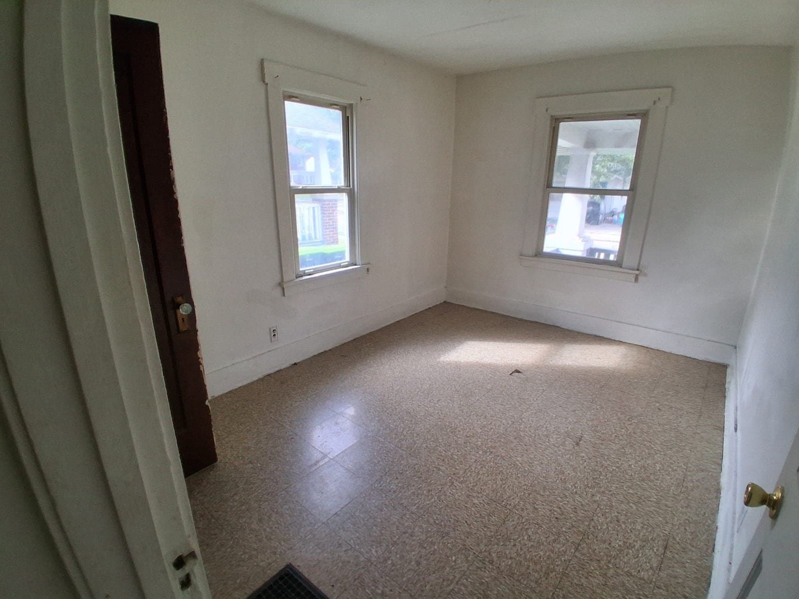 Decatur House: 765 W Division St