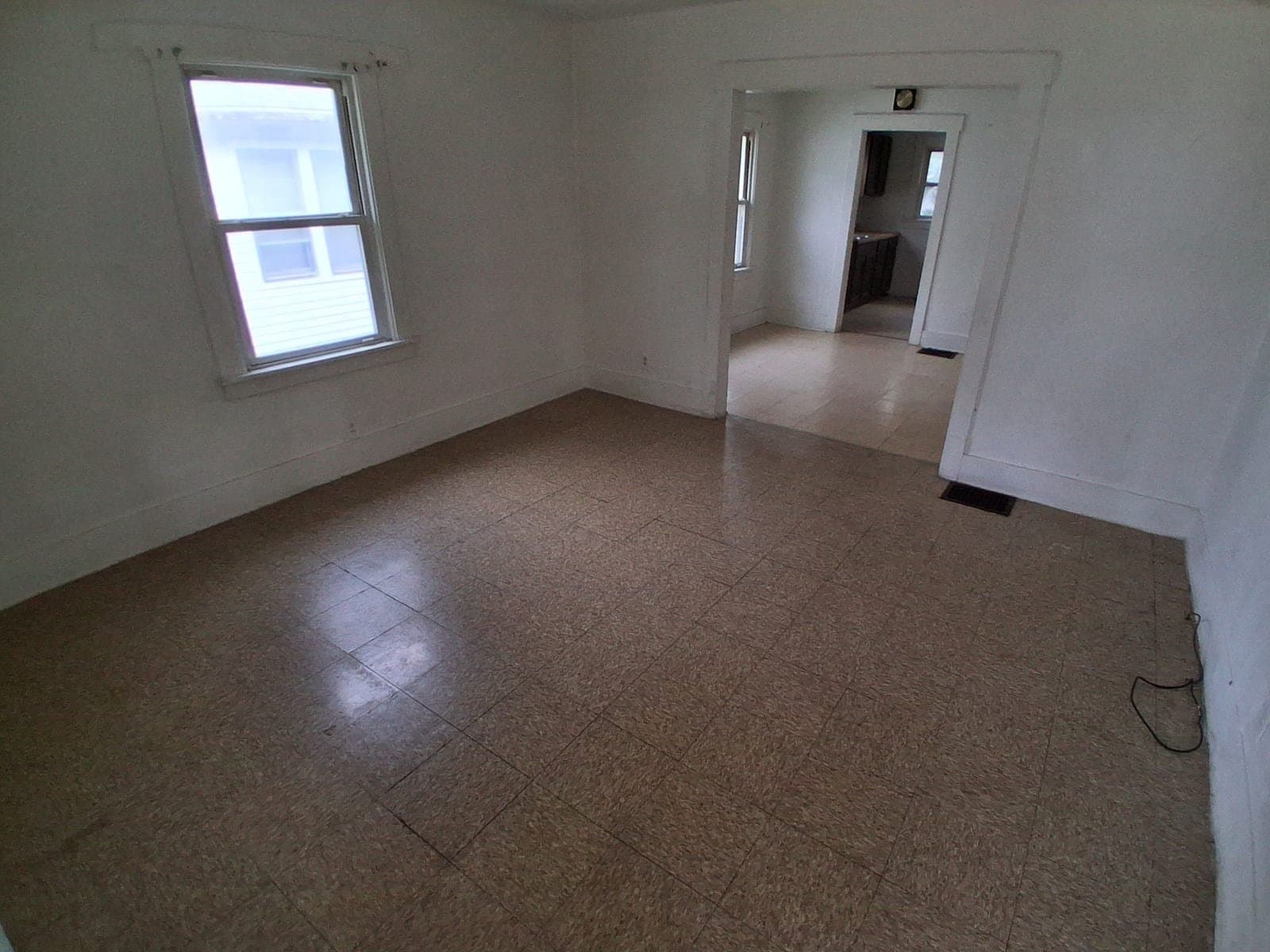 Decatur House: 765 W Division St