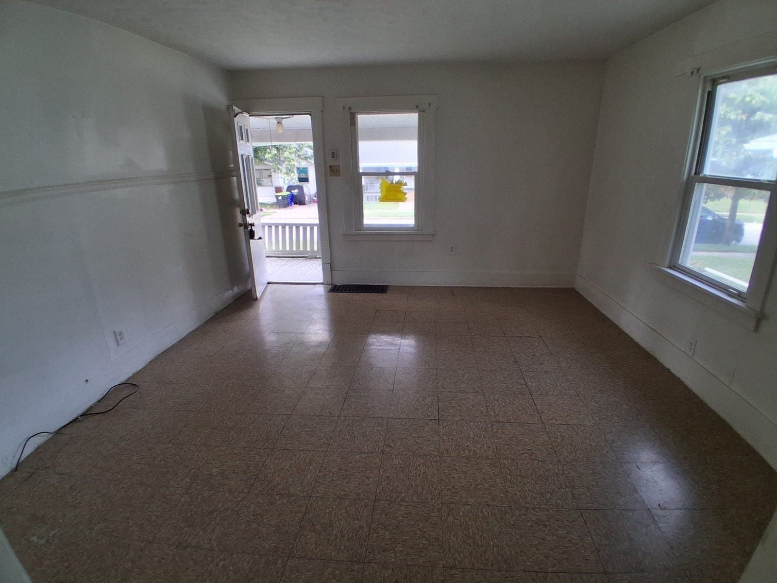 Decatur House: 765 W Division St