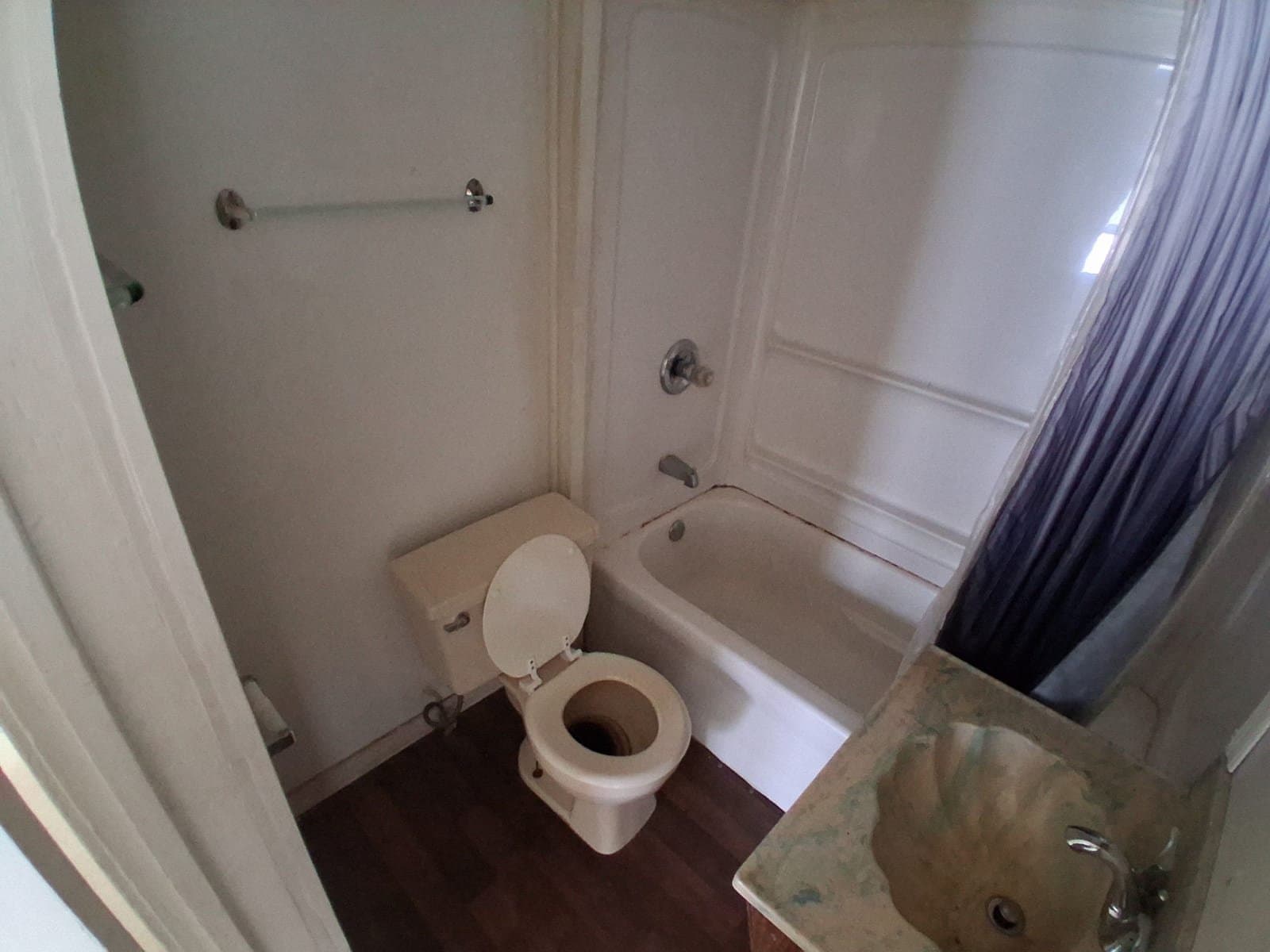 Decatur House: 765 W Division St
