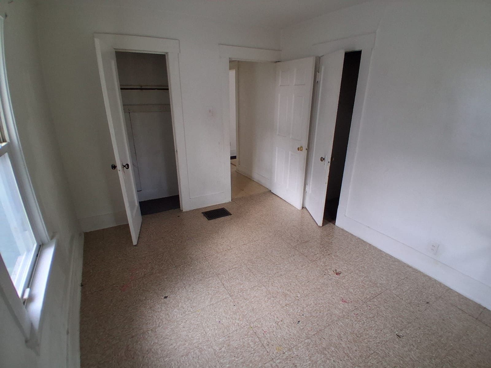 Decatur House: 765 W Division St