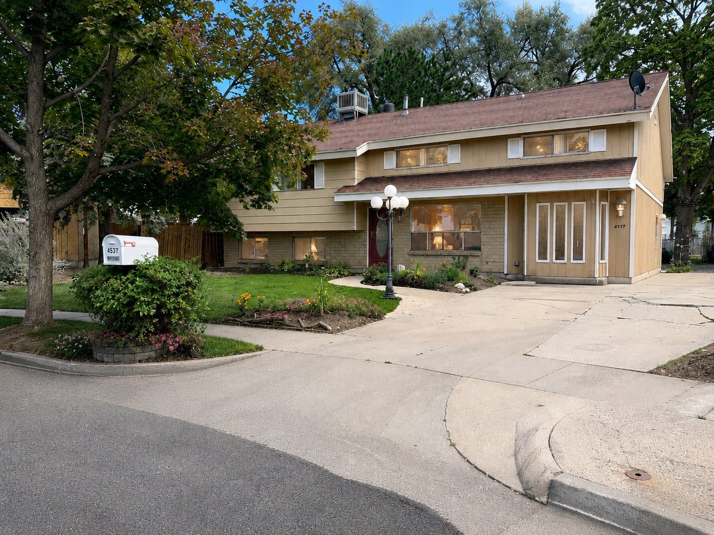 West Valley City Single Room: 4537 S White Cherry Way