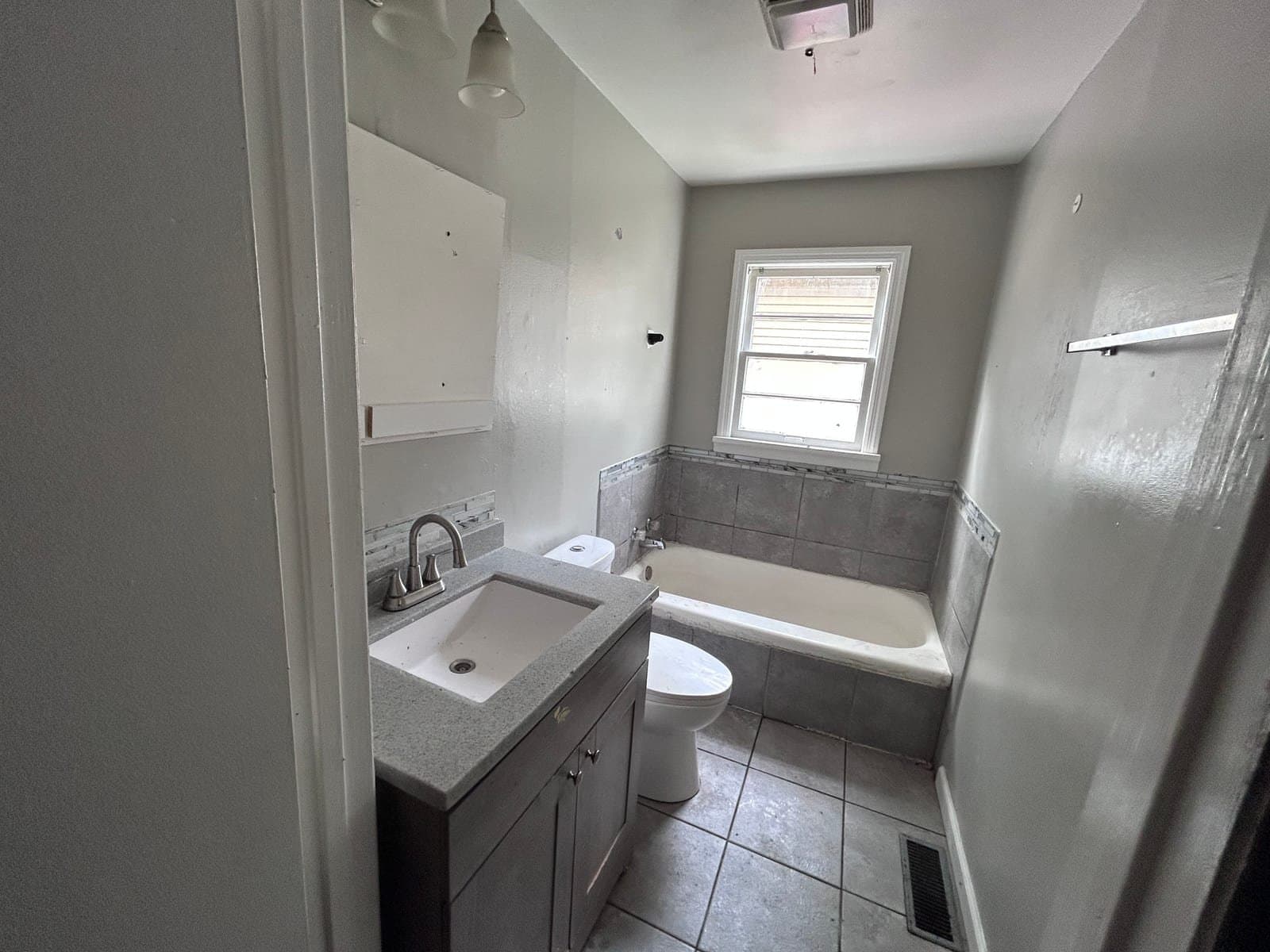 Decatur House: 933 Elmhurst Ave