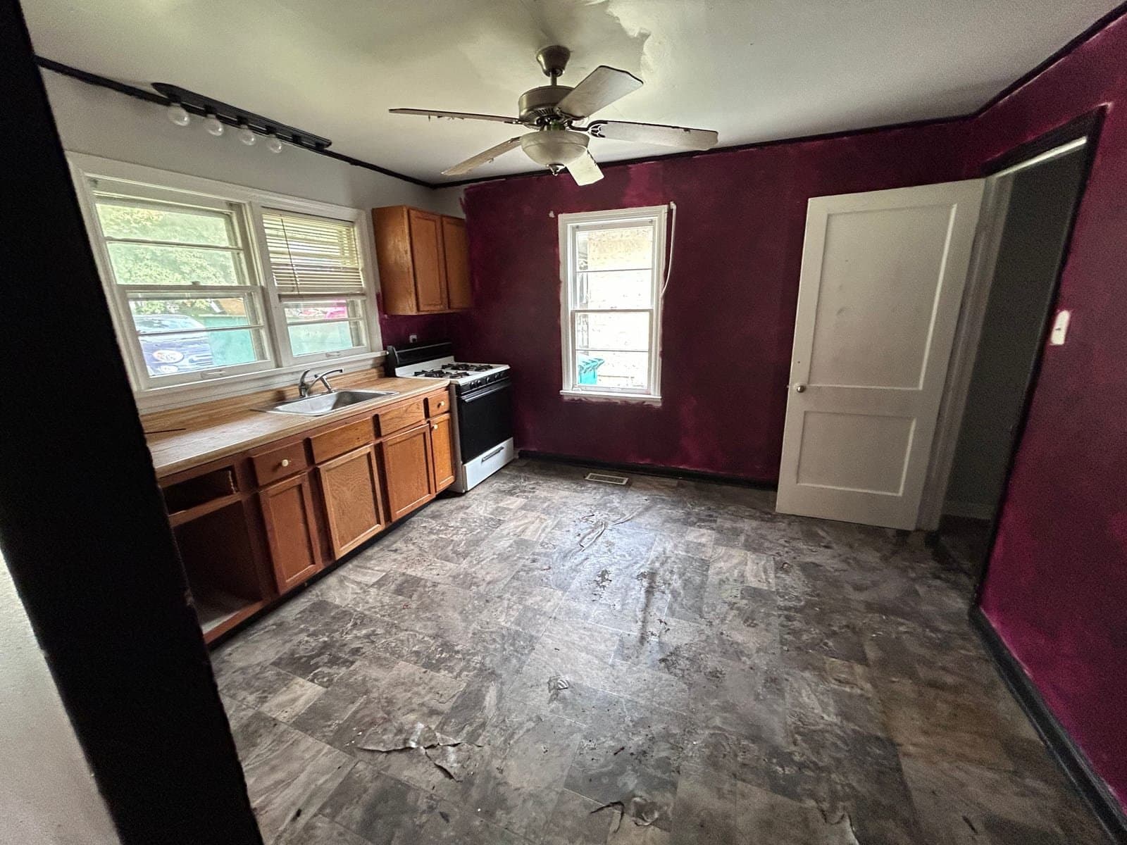 Decatur House: 933 Elmhurst Ave