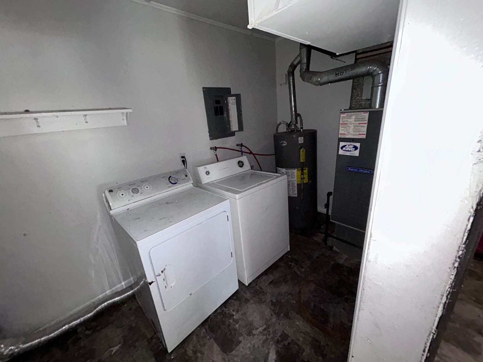 Decatur House: 933 Elmhurst Ave