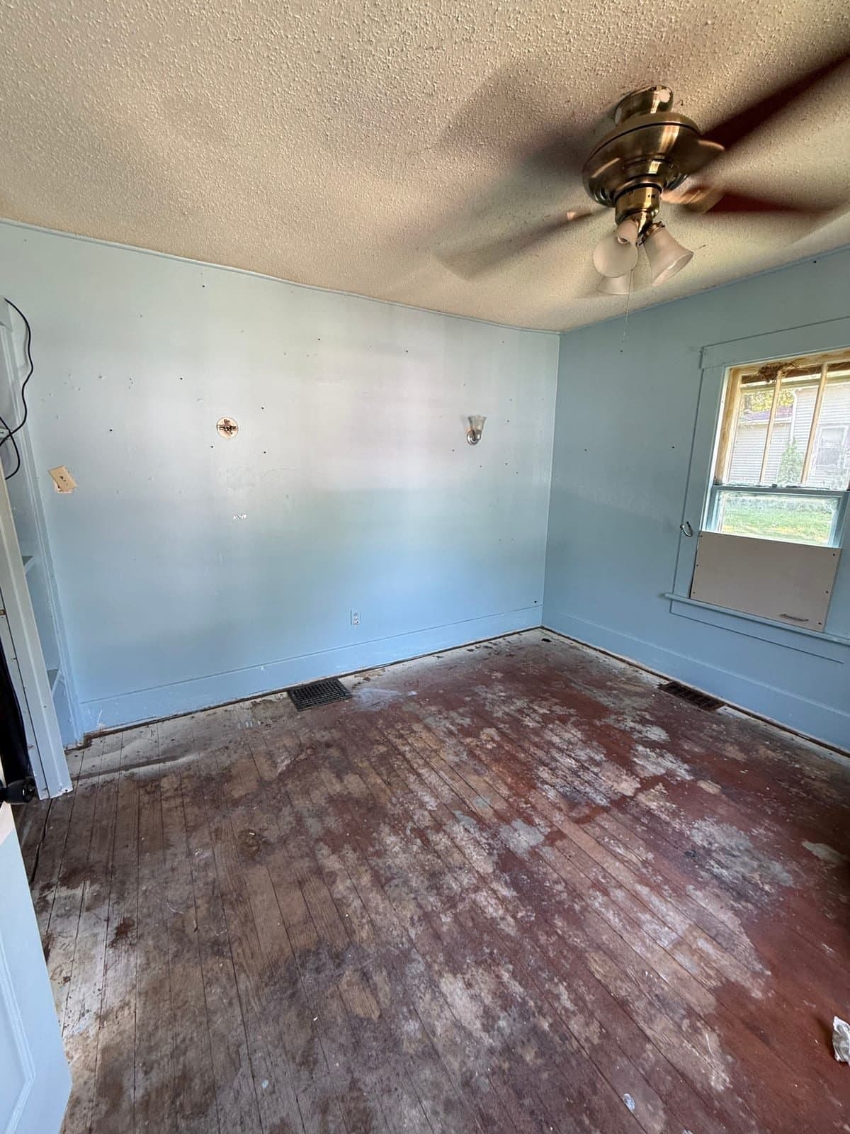 Decatur House: 957 W View St