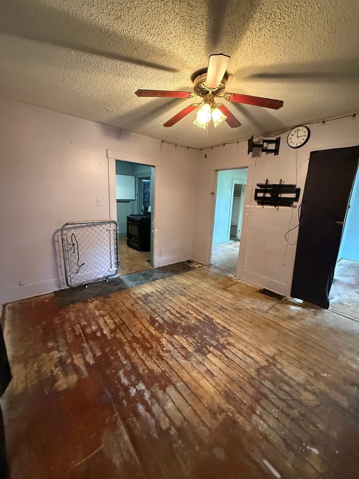 Decatur House: 957 W View St