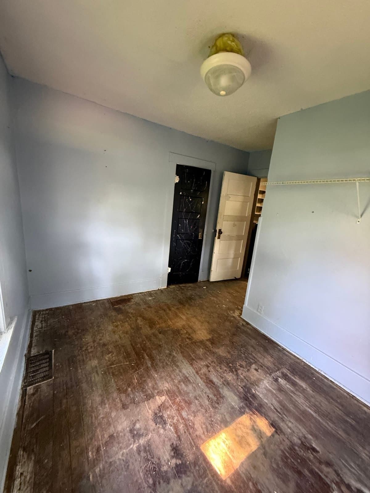 Decatur House: 957 W View St
