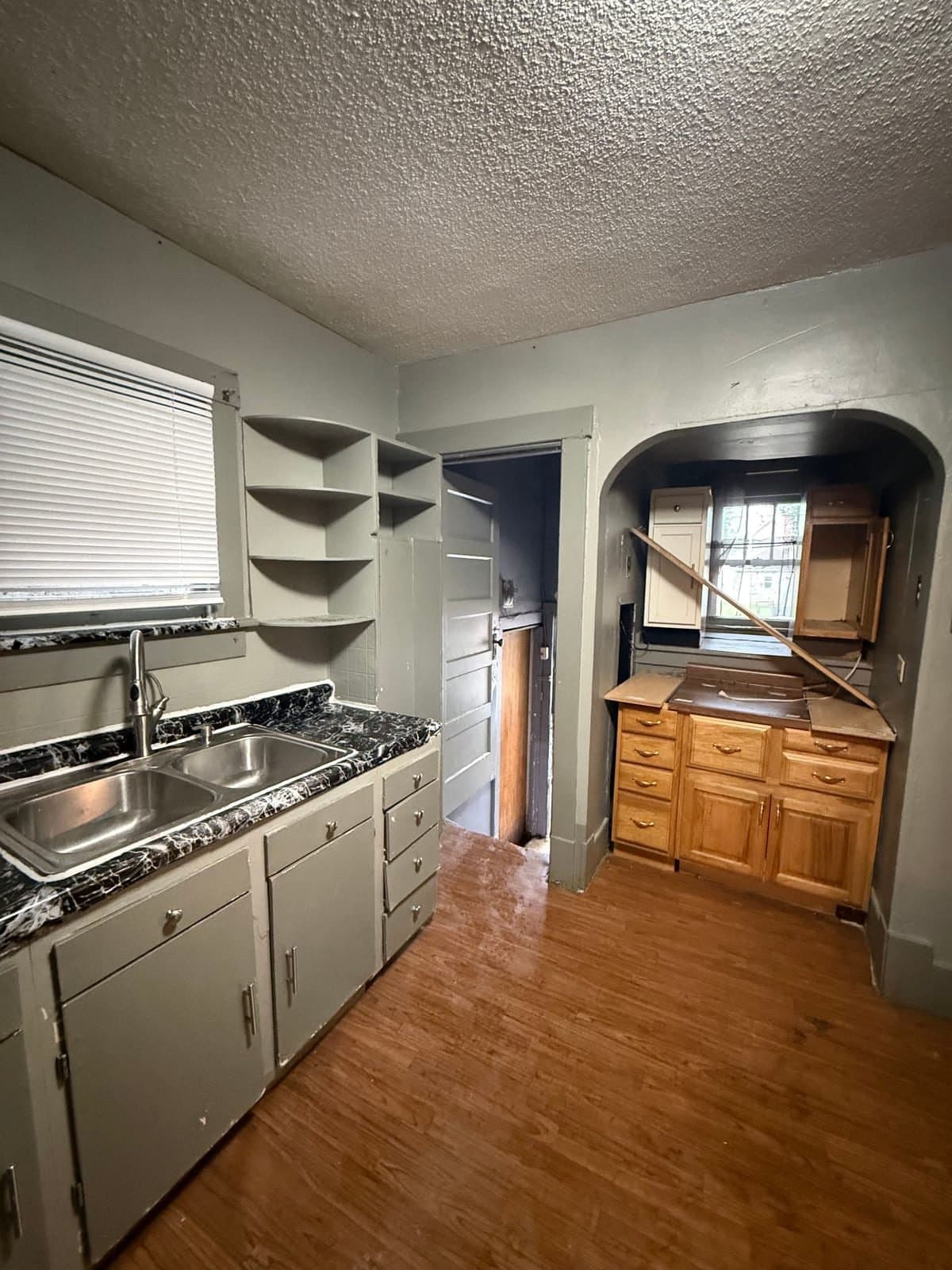 Decatur House: 957 W View St