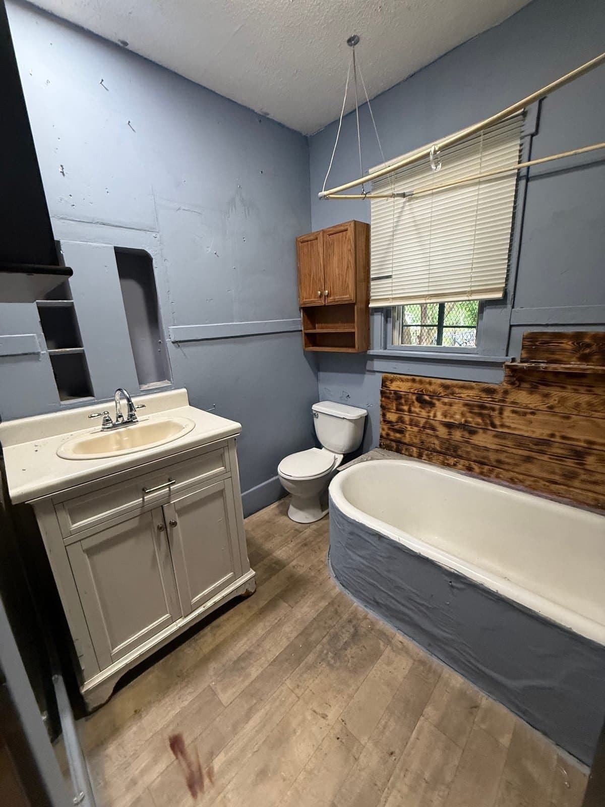 Decatur House: 957 W View St