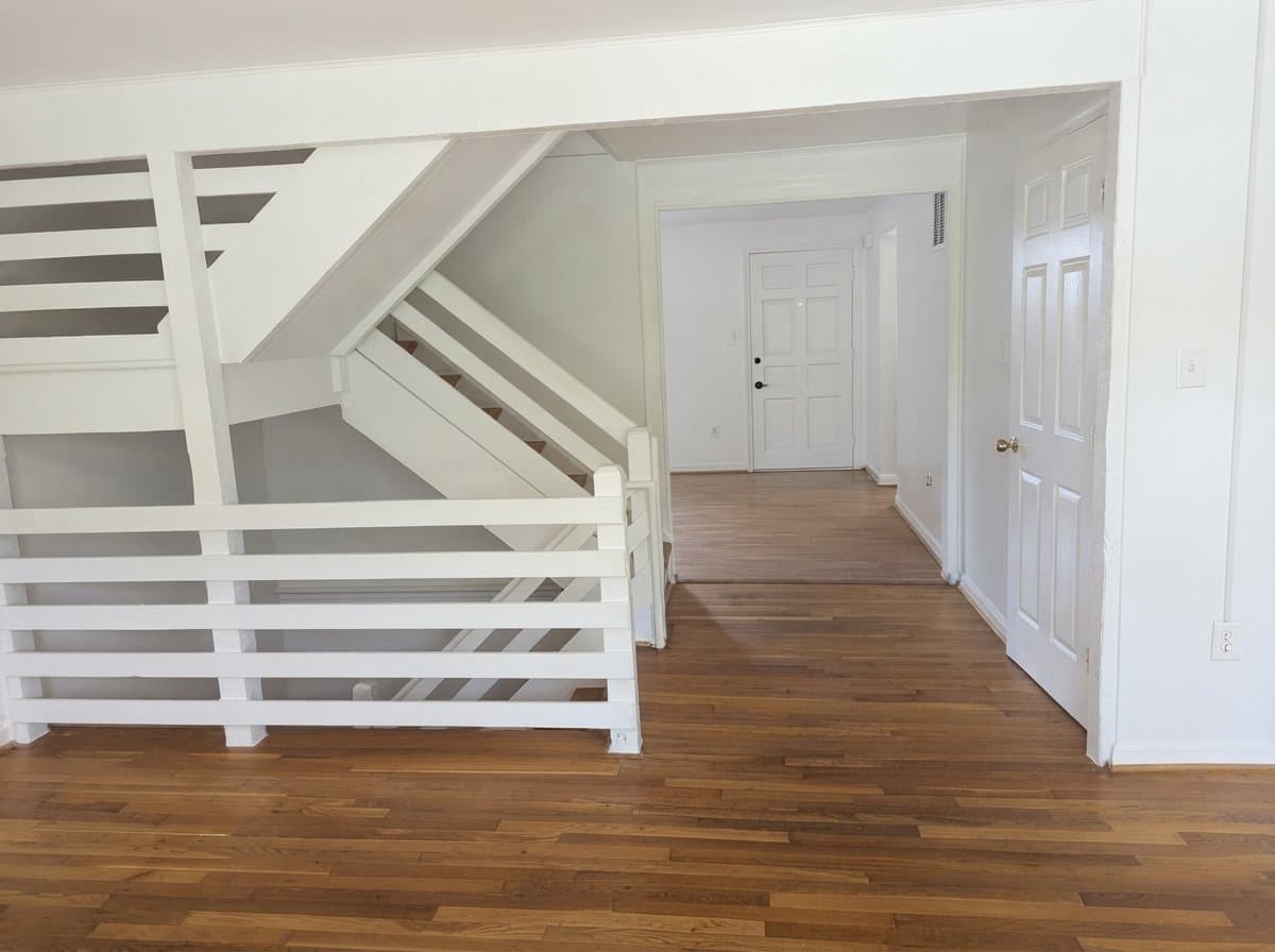 Woodbridge Townhome: 1421 Deerfield Ln