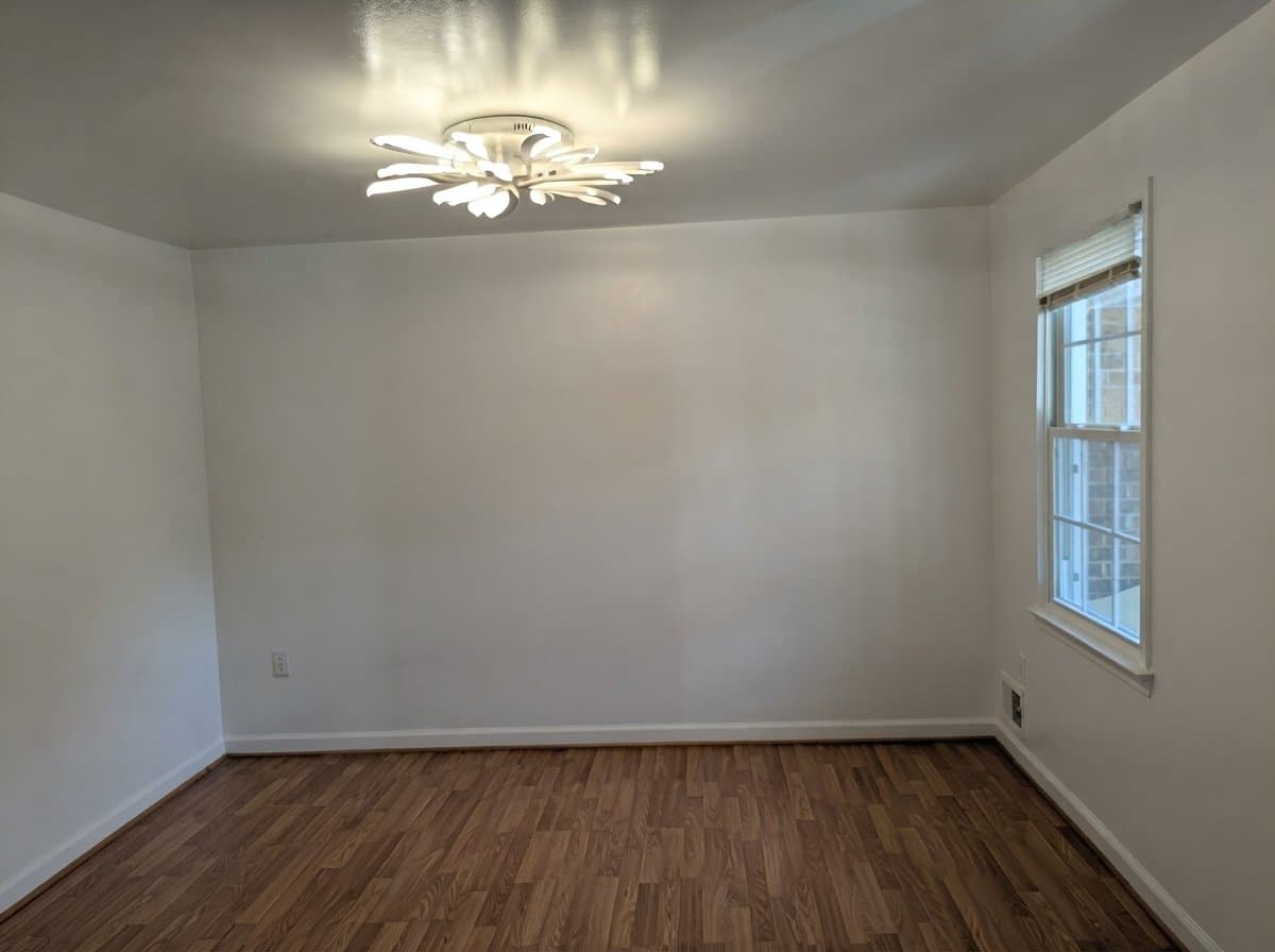 Woodbridge Townhome: 1421 Deerfield Ln