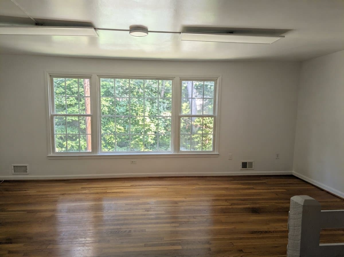 Woodbridge Townhome: 1421 Deerfield Ln