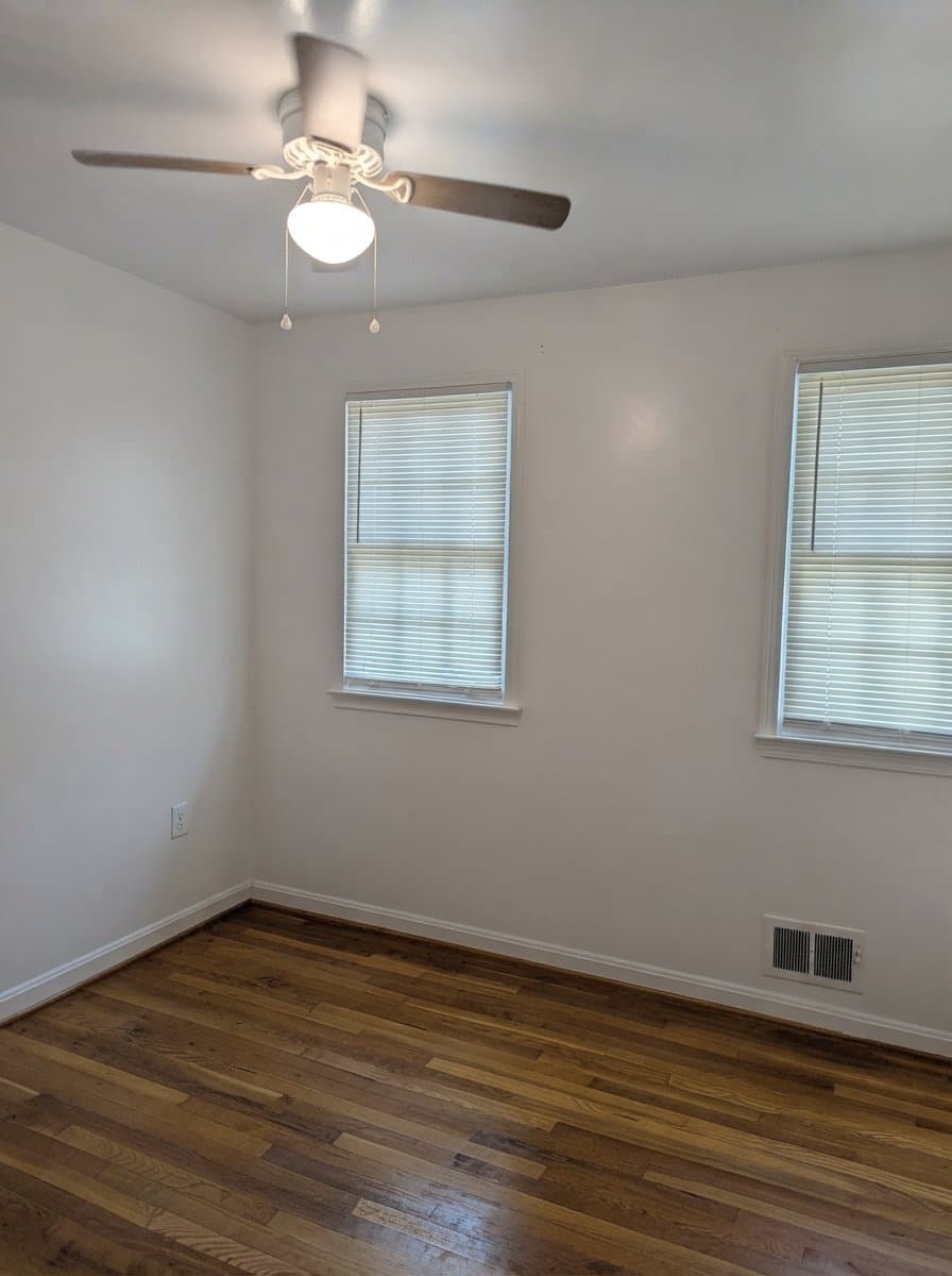 Woodbridge Townhome: 1421 Deerfield Ln