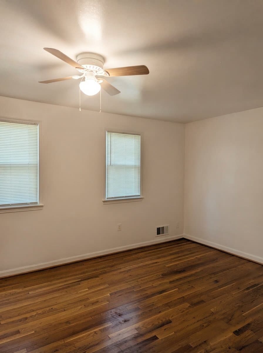 Woodbridge Townhome: 1421 Deerfield Ln