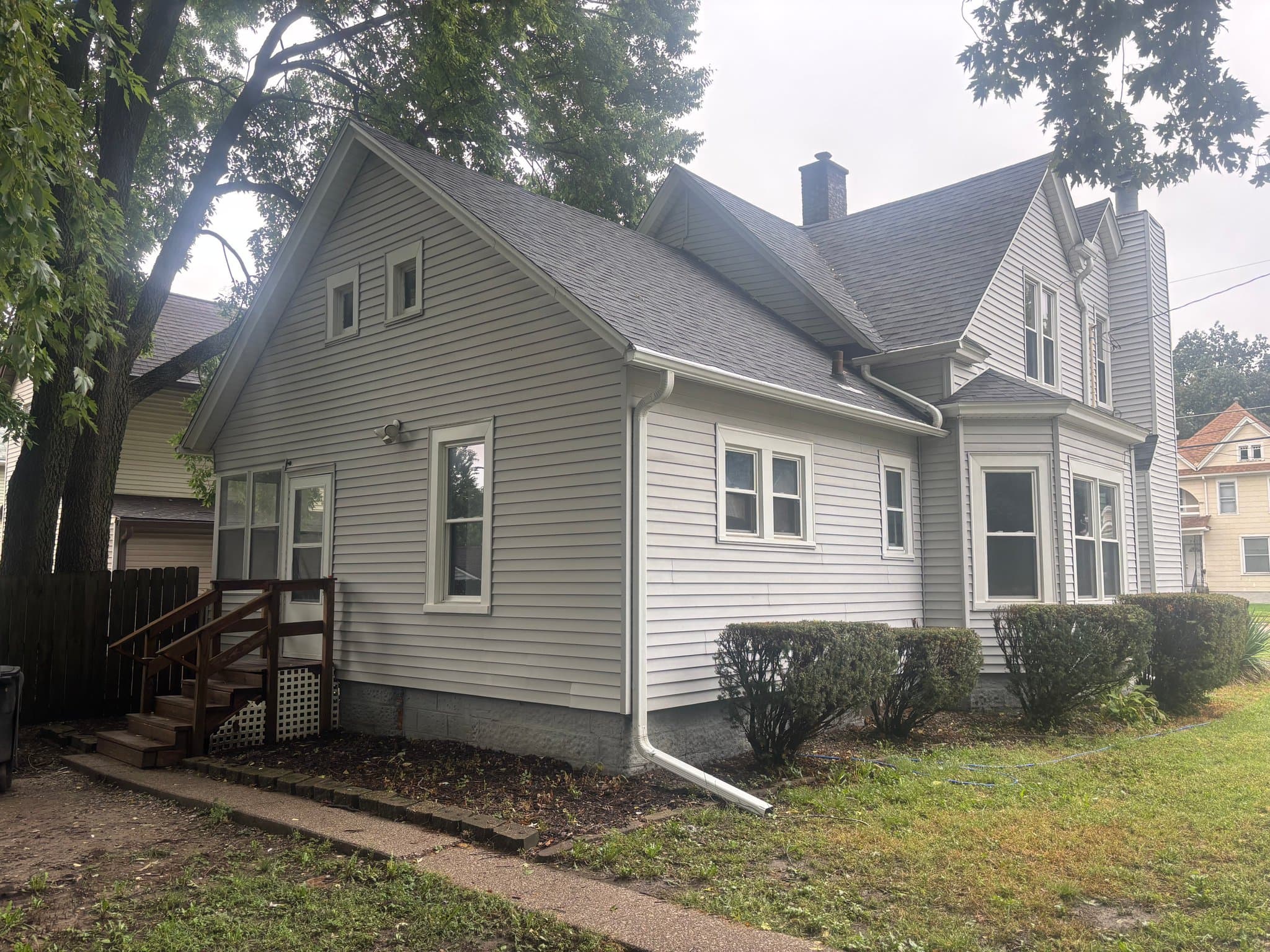 rock island House: 842 44 street