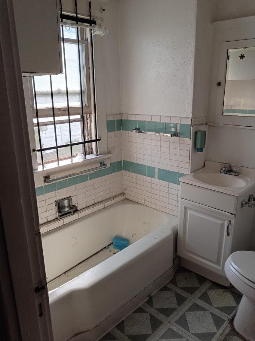 East St. Louis House: 517 N 31st St