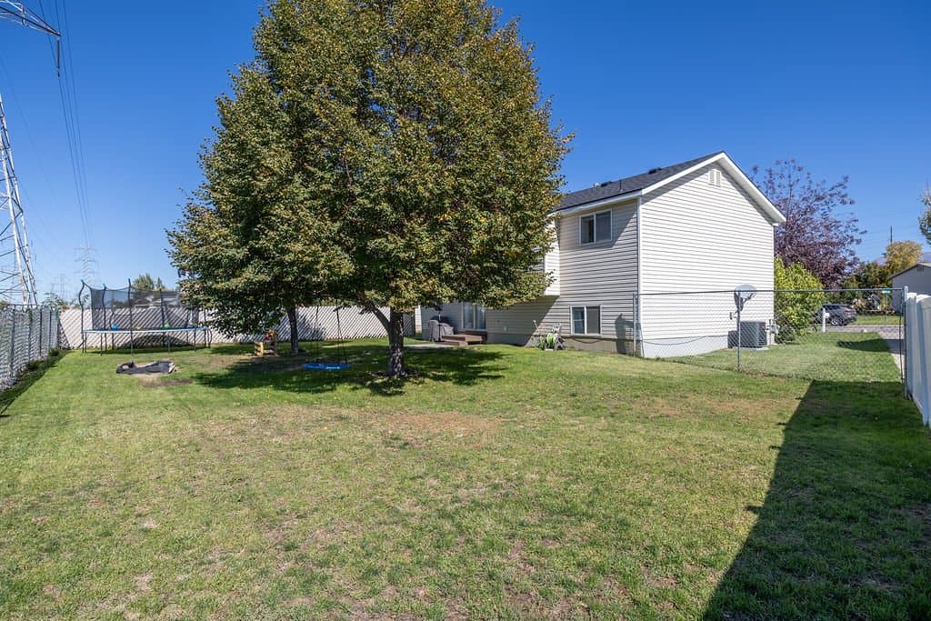 Clearfield House: 2674 S 75 E