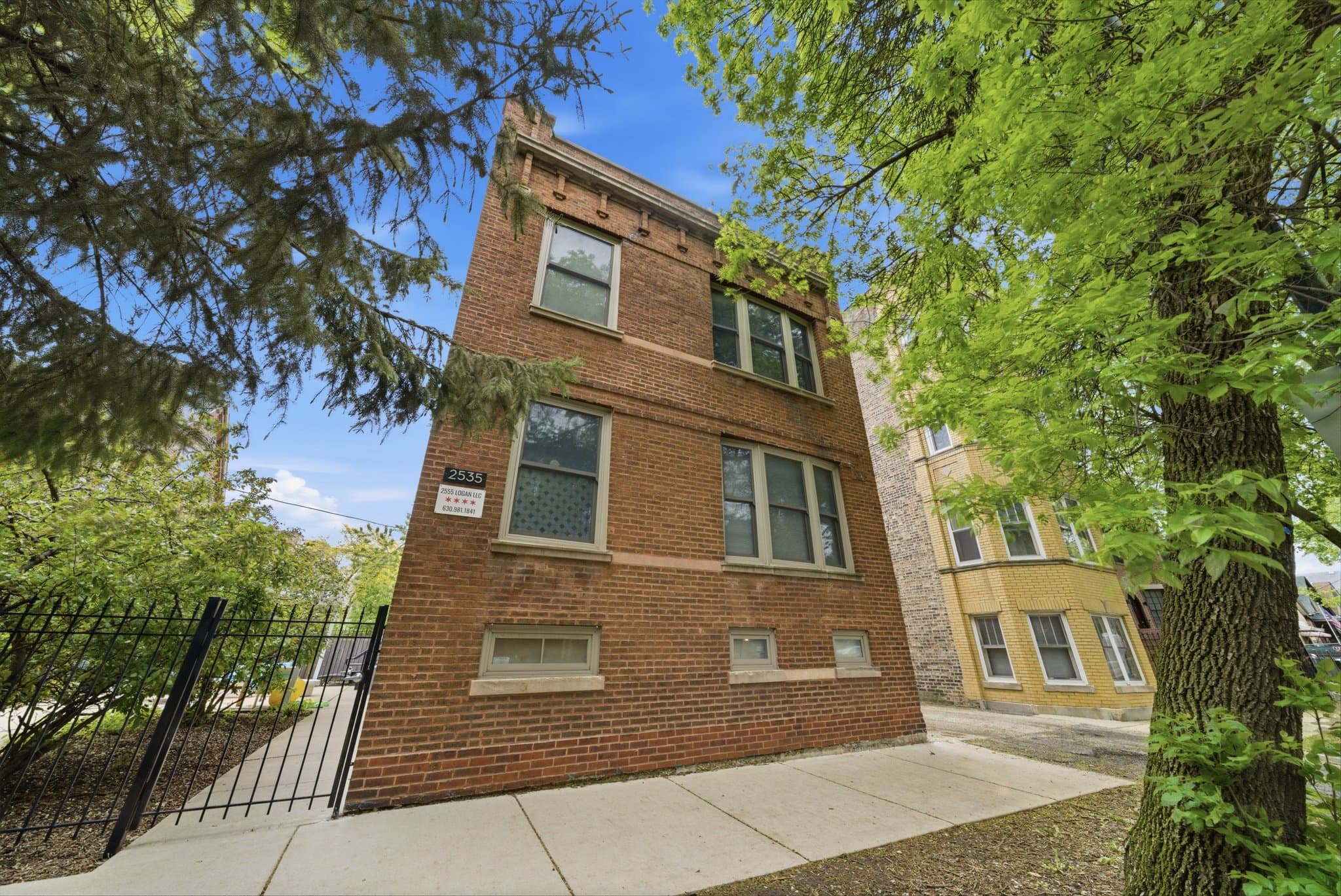 Chicago Apartment: 2555 W Logan Blvd