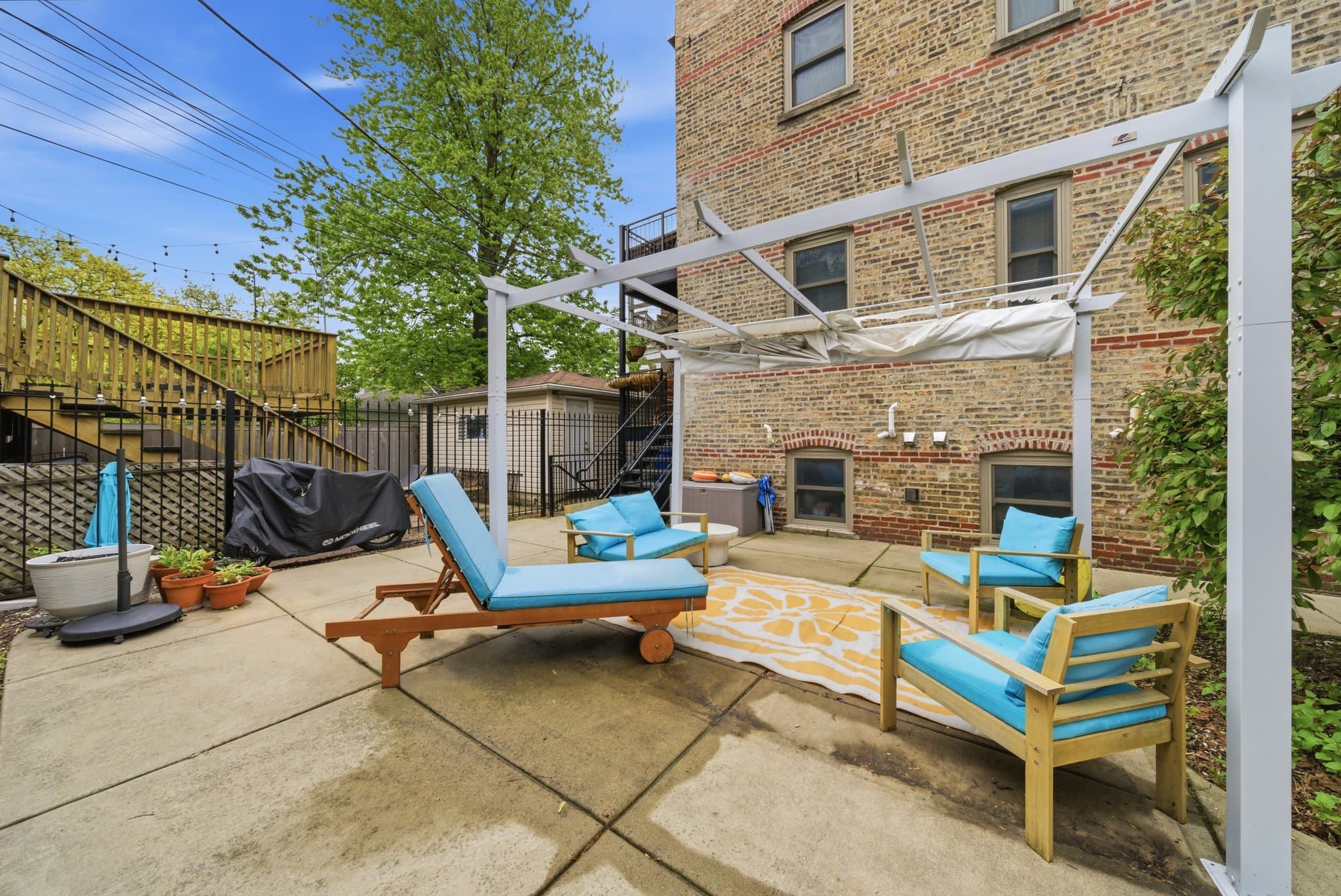 Chicago Apartment: 2555 W Logan Blvd