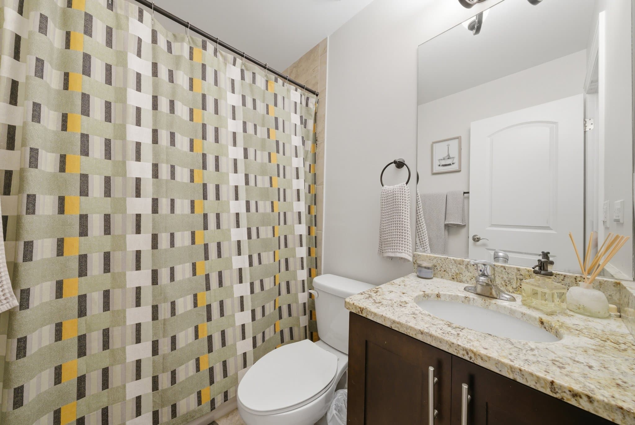 Chicago Apartment: 2555 W Logan Blvd