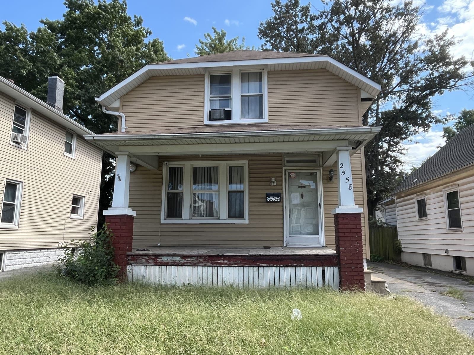 Granite City House: 2558 Sate St