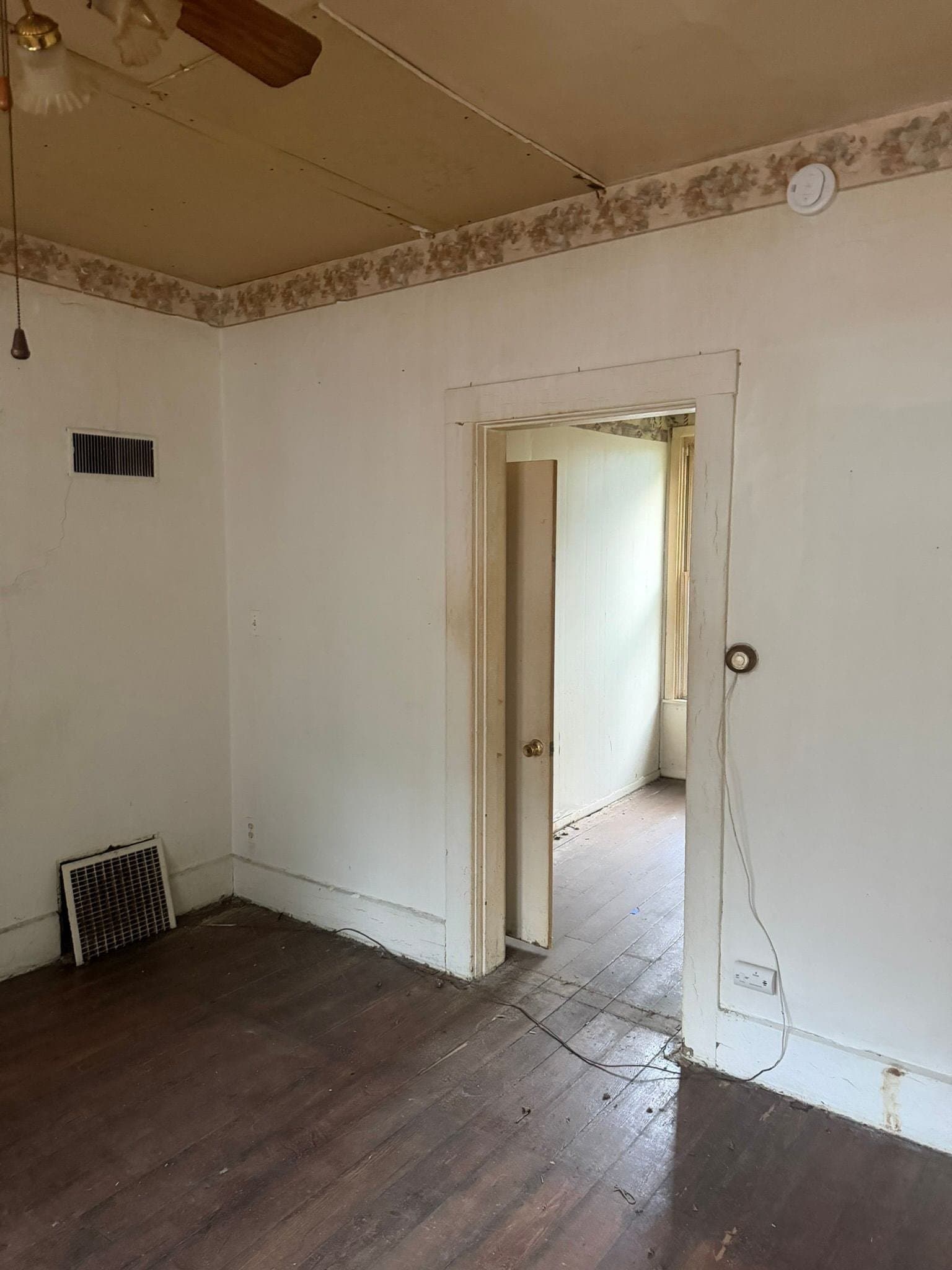 Litchfield House: 707 N Madison St