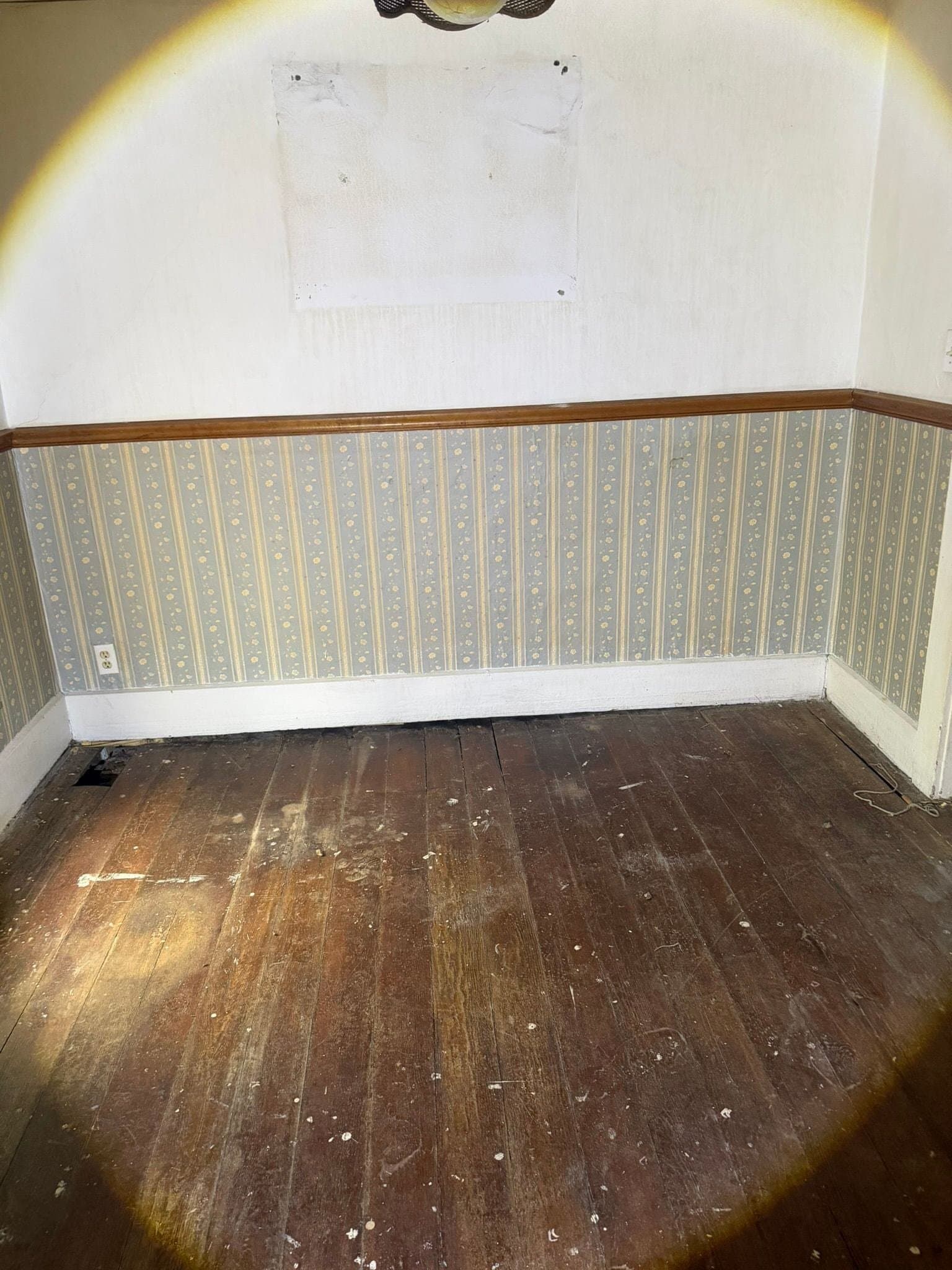 Litchfield House: 707 N Madison St