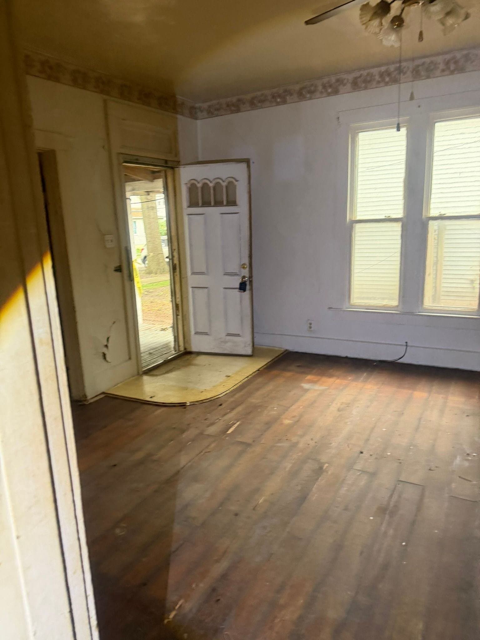 Litchfield House: 707 N Madison St