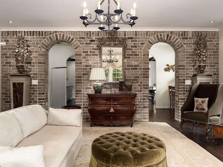 Birmingham House: 4754 Cotswold Ln