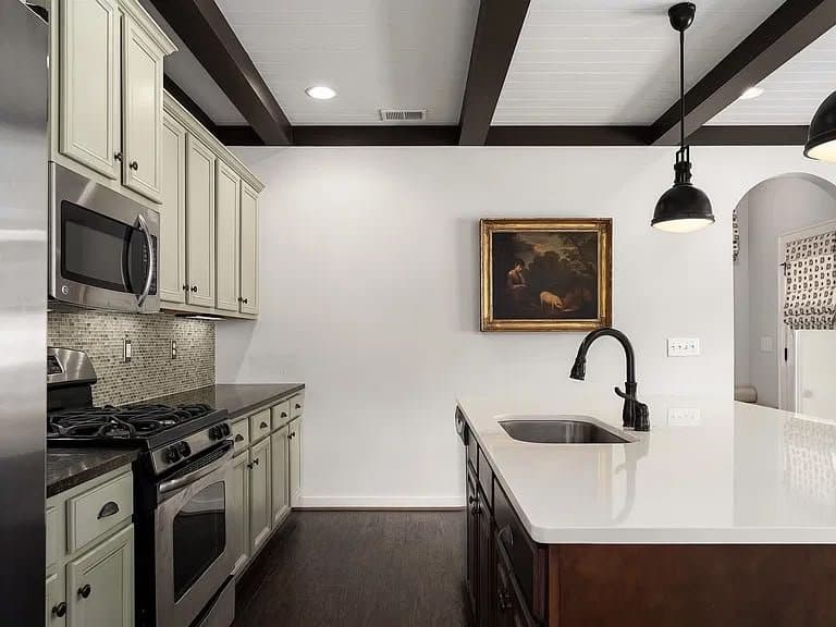 Birmingham House: 4754 Cotswold Ln