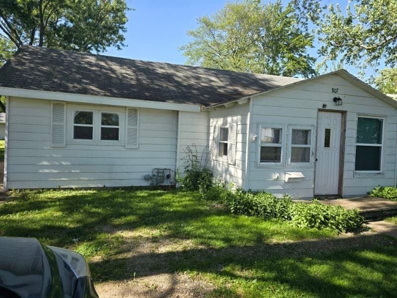 Oblong House: 807 W Illinois St