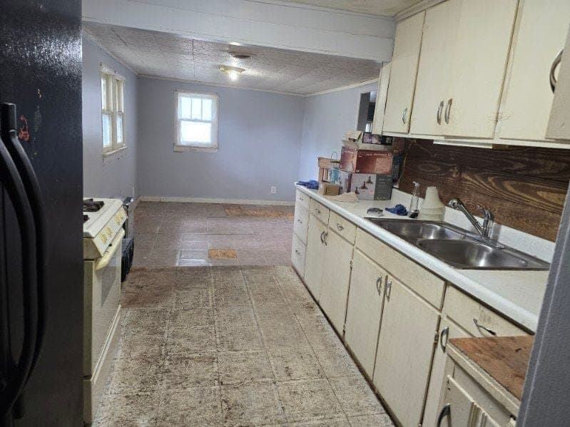 Oblong House: 807 W Illinois St