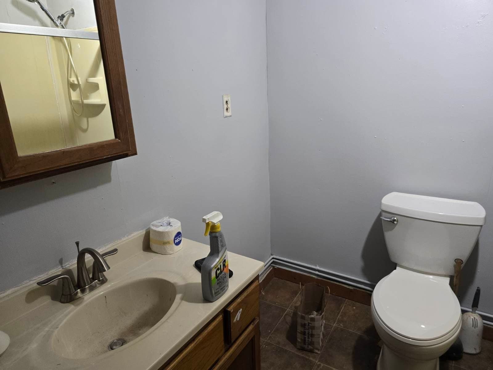 Oblong House: 807 W Illinois St