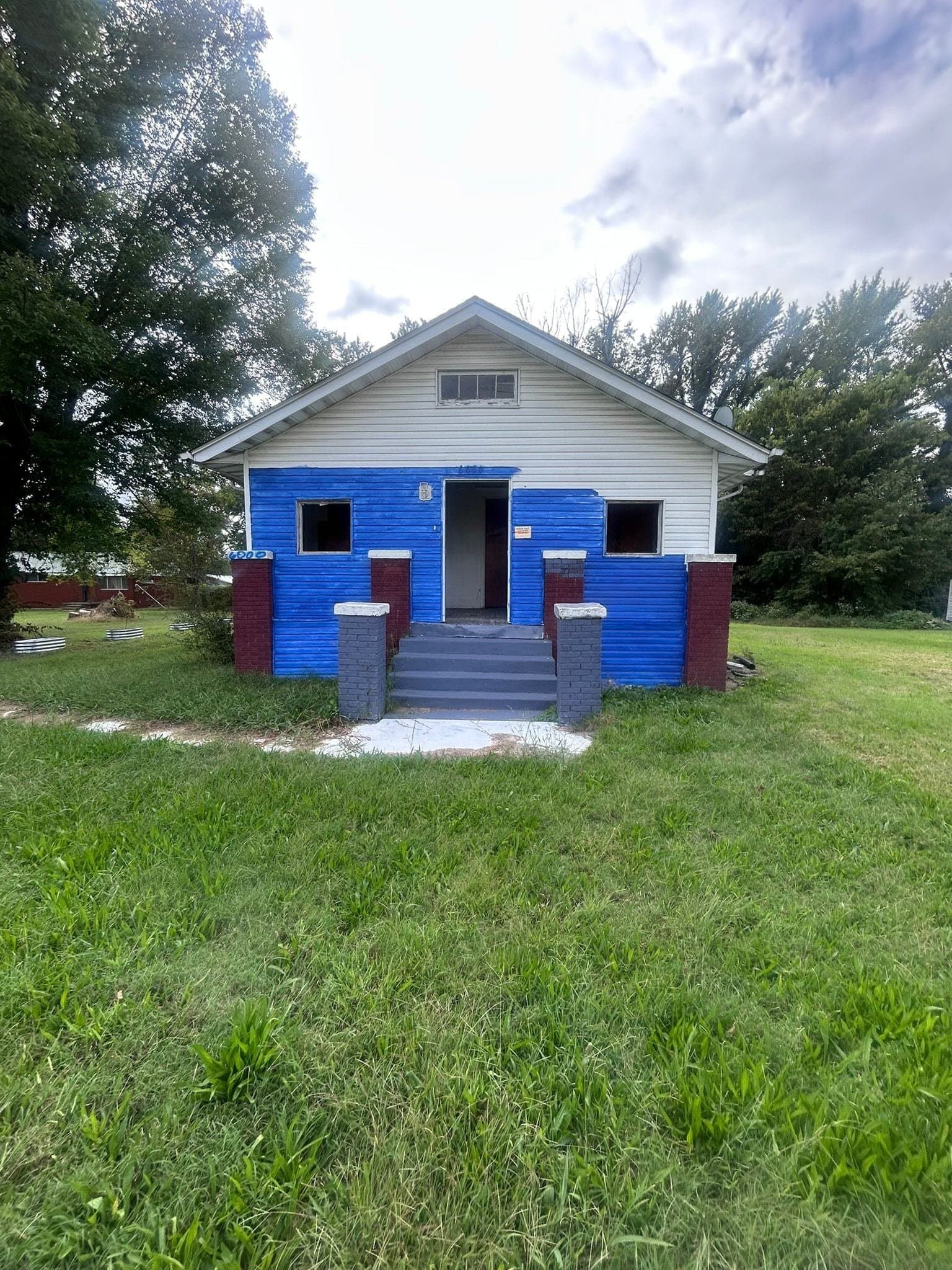 East St. Louis House: 6000 Old Missouri Ave
