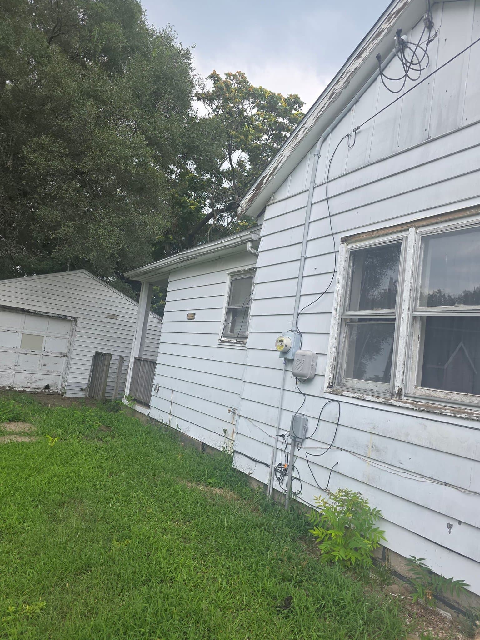 Pekin House: 1021 Maple St
