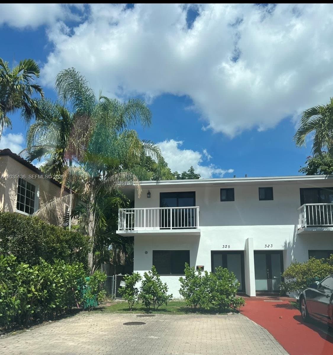 Coral Gables Townhome: 325 Menores Ave