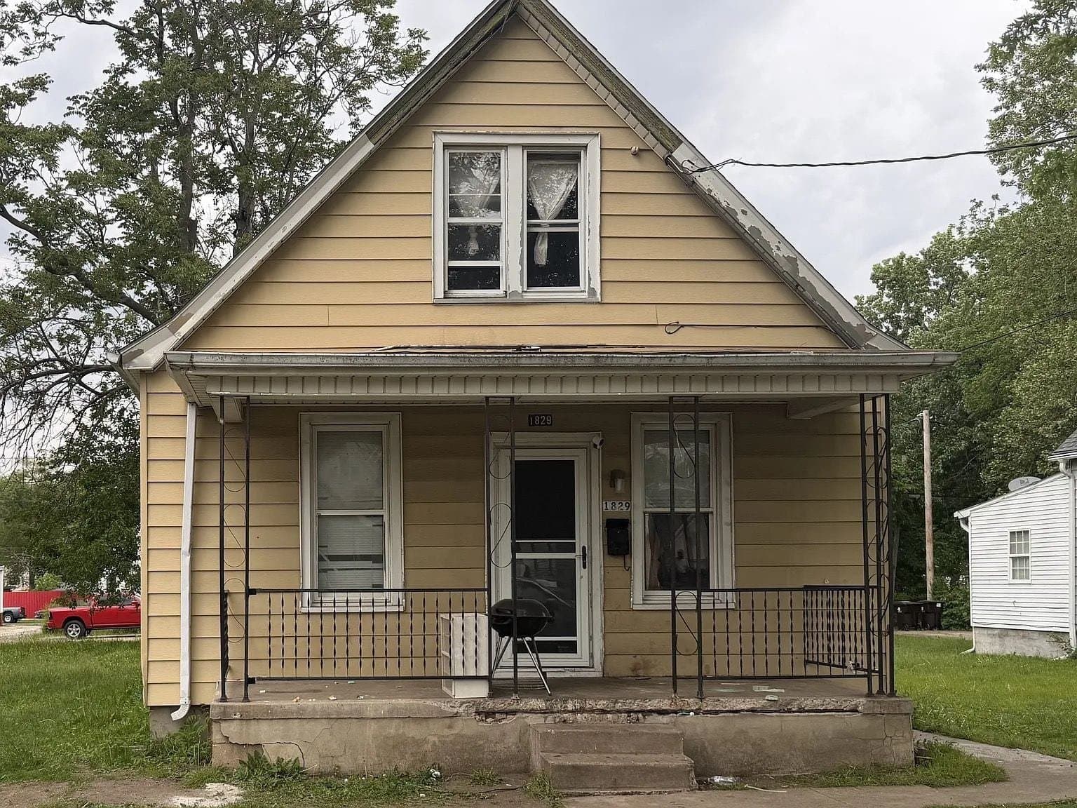 Peoria House: 1829 W Butler St