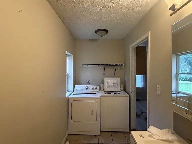 Peoria House: 1829 W Butler St