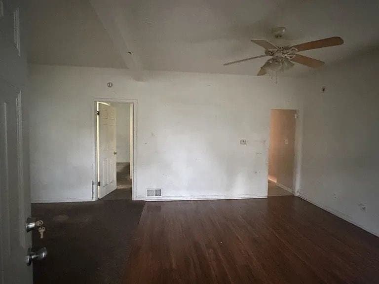 Peoria House: 1829 W Butler St