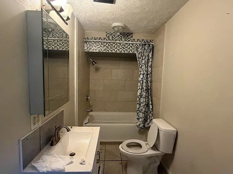 Peoria House: 1829 W Butler St