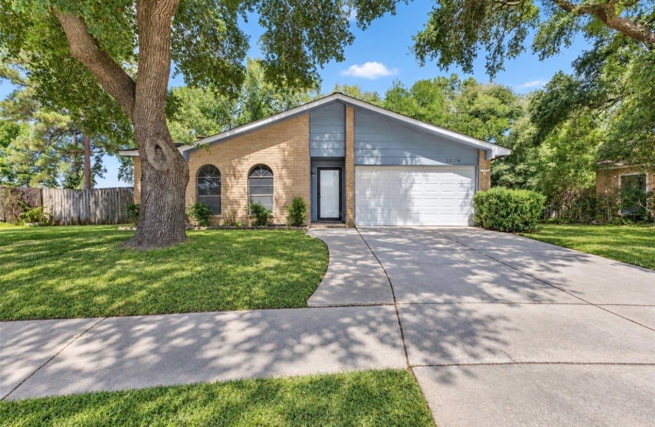 spring House: 22926 millgate dr