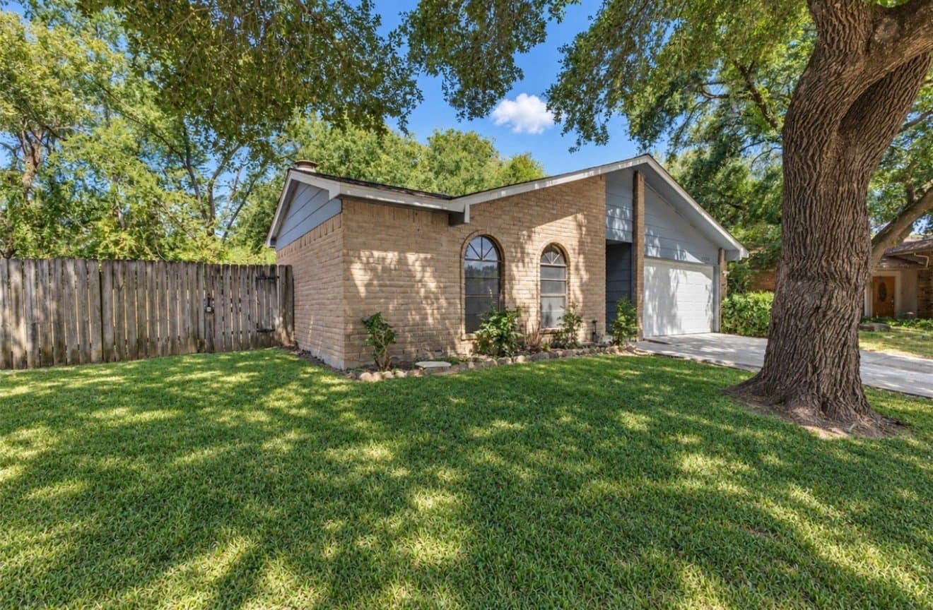 spring House: 22926 millgate dr