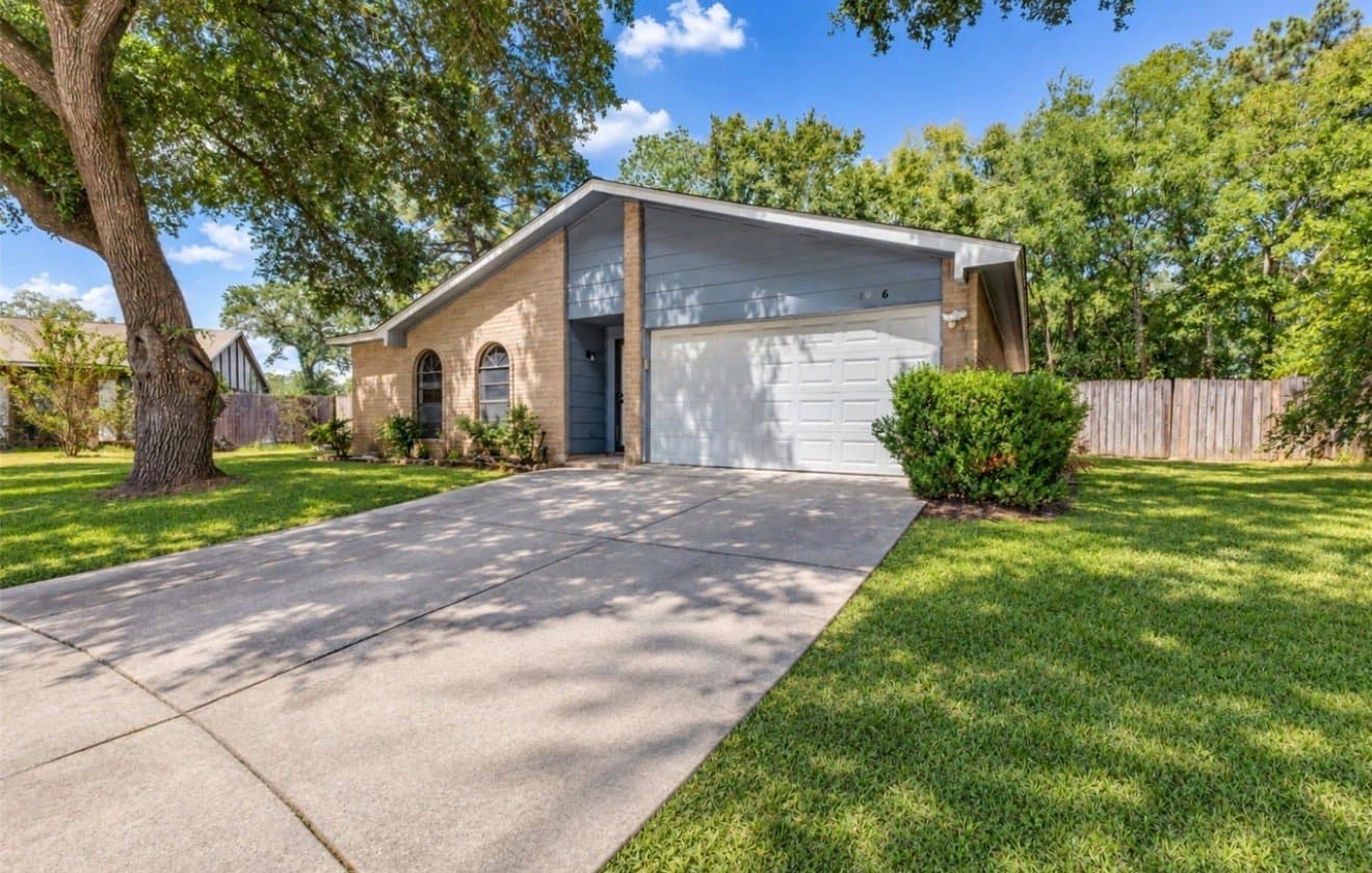 spring House: 22926 millgate dr