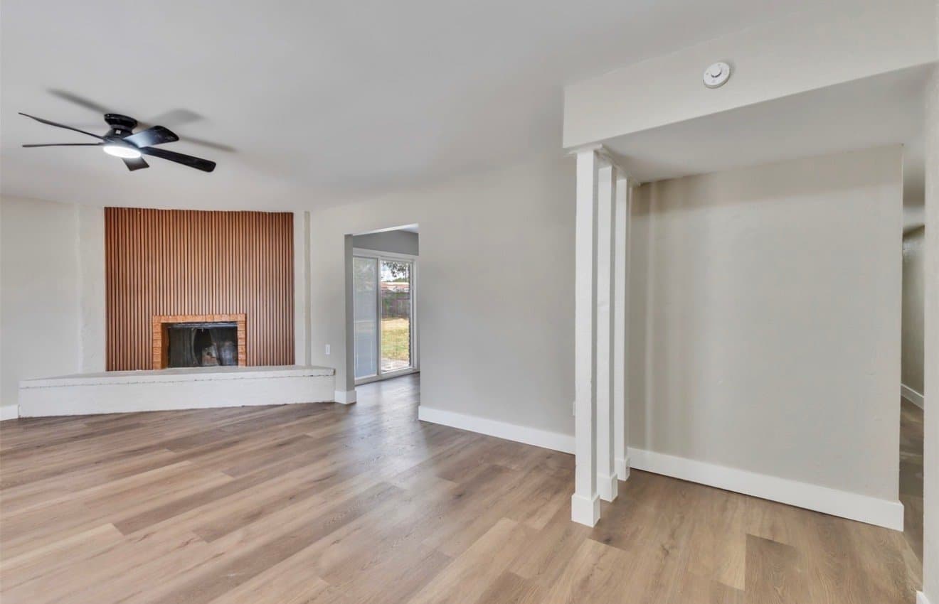 spring House: 22926 millgate dr