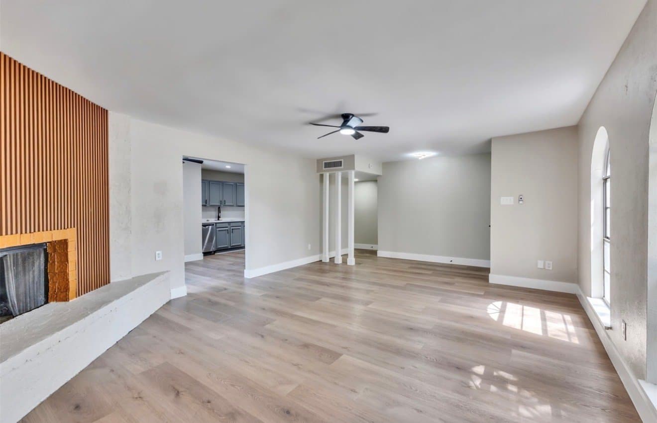 spring House: 22926 millgate dr